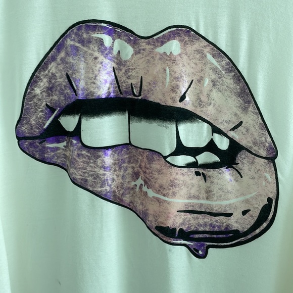 Hippie Chic Lip shirt - Picture 2 of 7